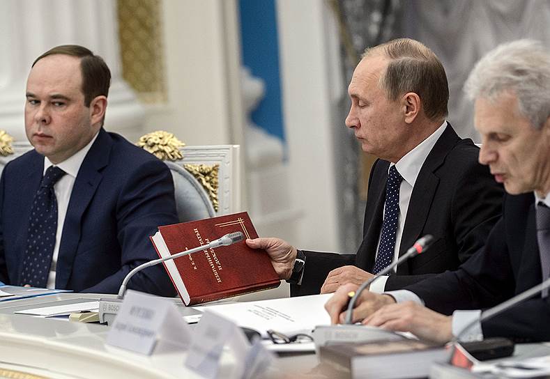 ОслушникиПутин всё-таки уволил чиновников, которые стали академиками против его воли