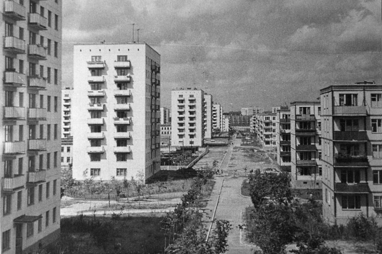 В тесноте, да не в коммуналкеКак и зачем строили хрущевки