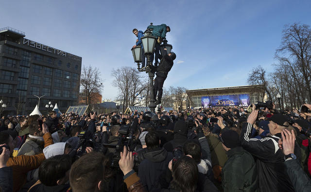 #ДимонОтветит в МосквеСотни людей задержаны в ходе антикорупционного митинга на Тверской