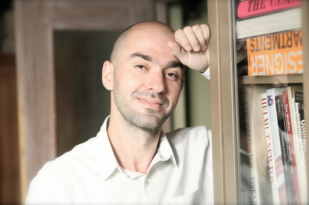 Придумать новых богов или стать имиАлександр Снегирев о современной литературе и бумажной книге, которая никуда не денется