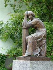 Памятник Марине Цветаевой в Борисоглебском переулке