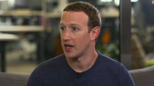 Руководитель компании Facebook Inc во время интервью CNN