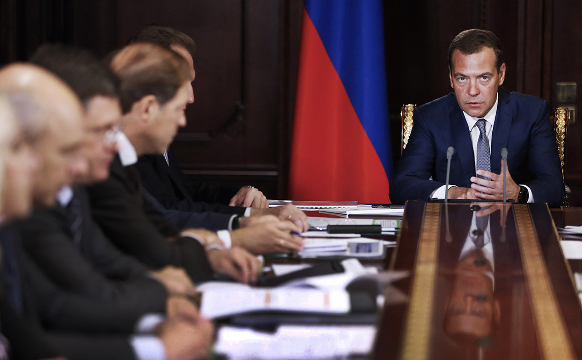 Правительство обсуждает повышение подоходного налогаК каким последствиям могут привести изменение ставки и переход к прогрессивной шкале