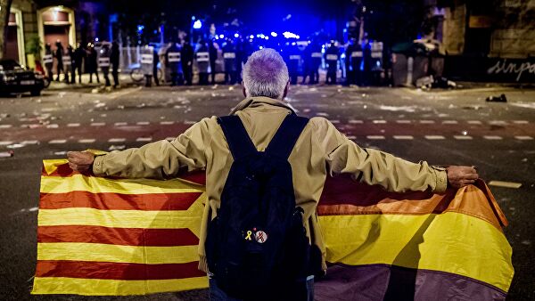 Оскорбление для демократииВ Испании продолжаются митинги после ареста девяти борцов за независимость Каталонии