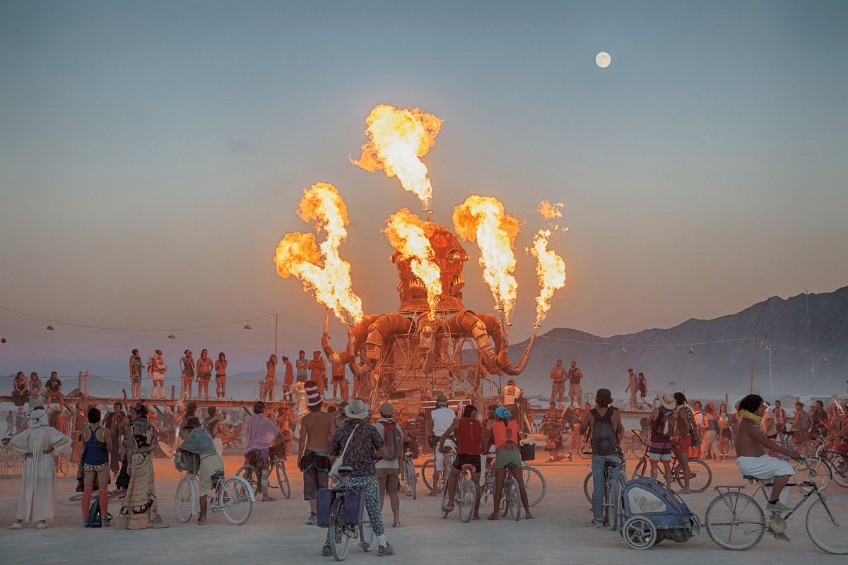 Традиционное сжигание арт-объектов в 2018 (источник:journal.burningman.org)