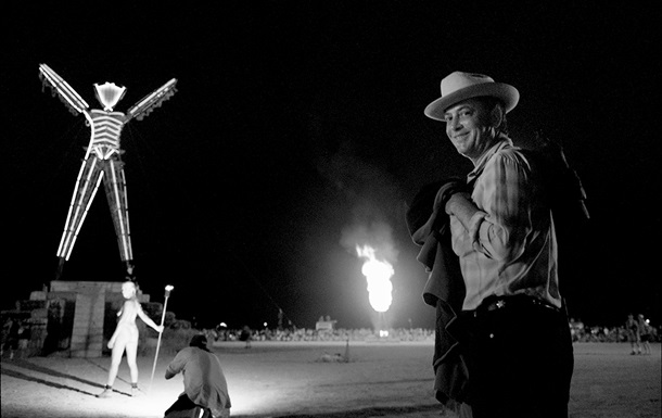 Ларри на фестивале (источник: journal.burningman.org)