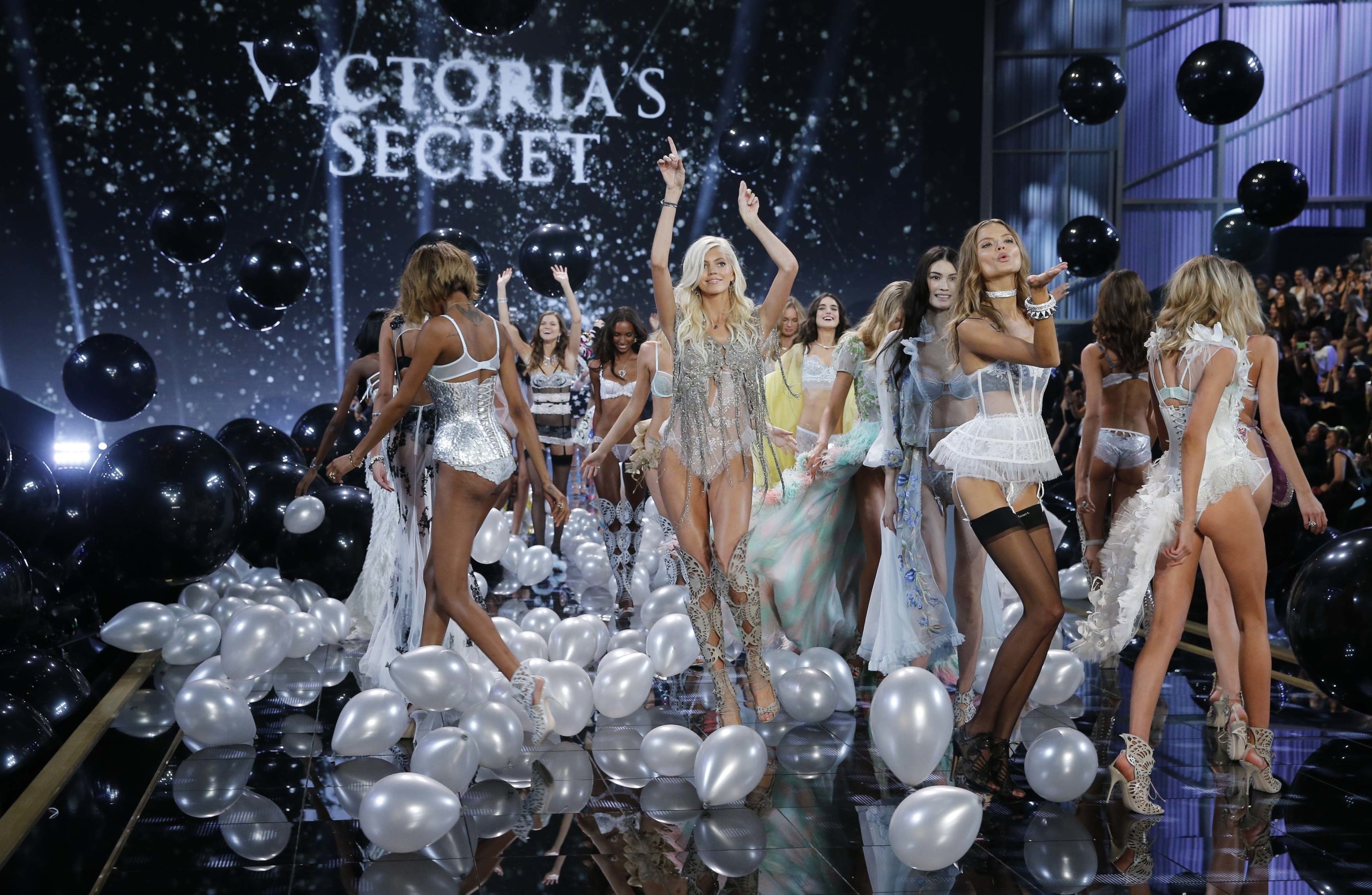 Показ Victoria’s Secret в 2014 году