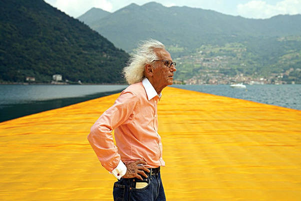 Христо на озере Изео. Проект «Плавучий пирс» (2014–2016). Фото: Christo et Jeanne-Claude