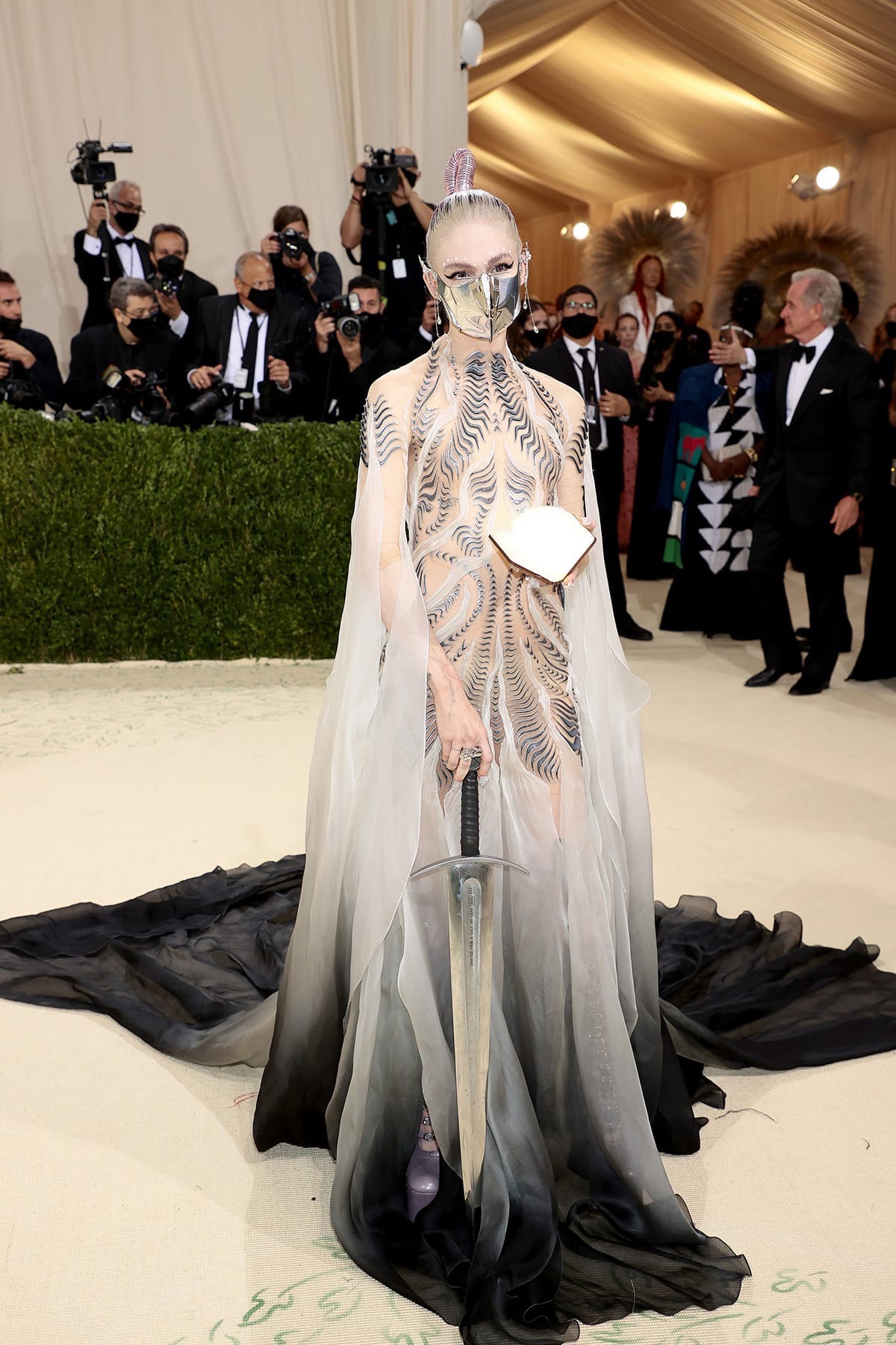 Певица Граймс на Met Gala 2021