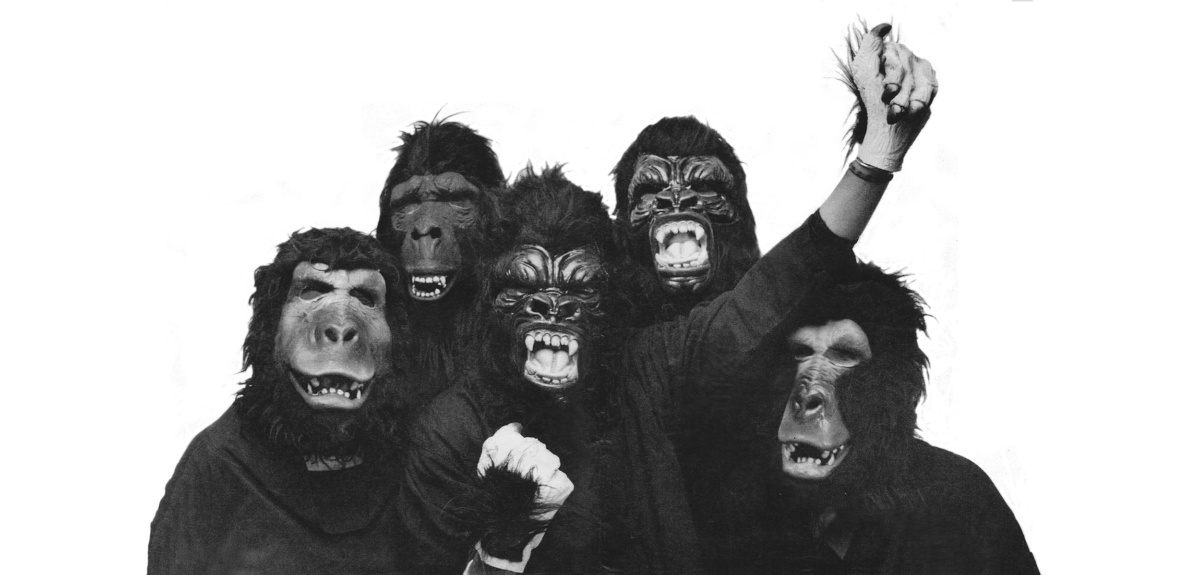Девушки-гориллы в арт-активизме«Guerrilla Girls» — объединение девушек, которые борются за права меньшинств с помощью активистского искусства