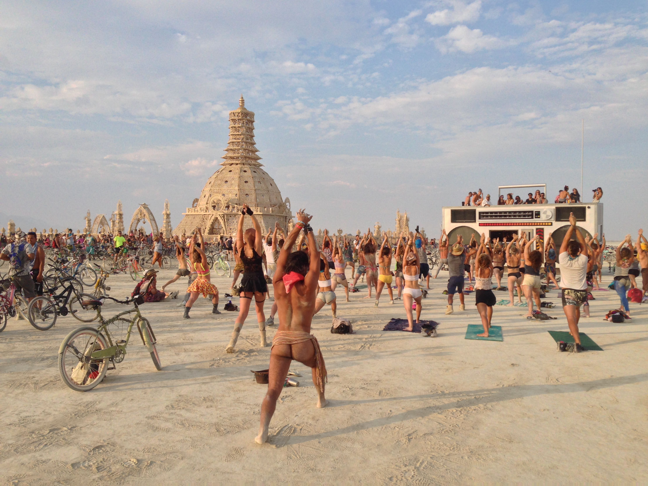 Йога на фестивале Burning Man