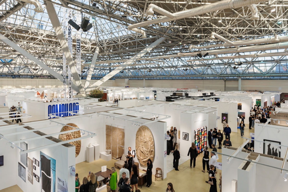 Cosmoscow: крупнейшая ярмарка современного искусства открылась в МосквеВ чем феномен Cosmoscow и почему людей притягивает современное искусство? 